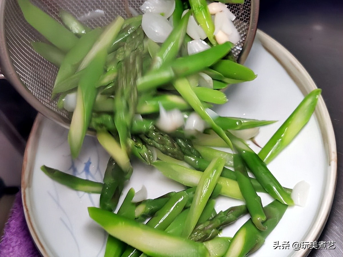 白灼芦笋酱汁怎么调,白灼芦笋怎么做好吃又简单