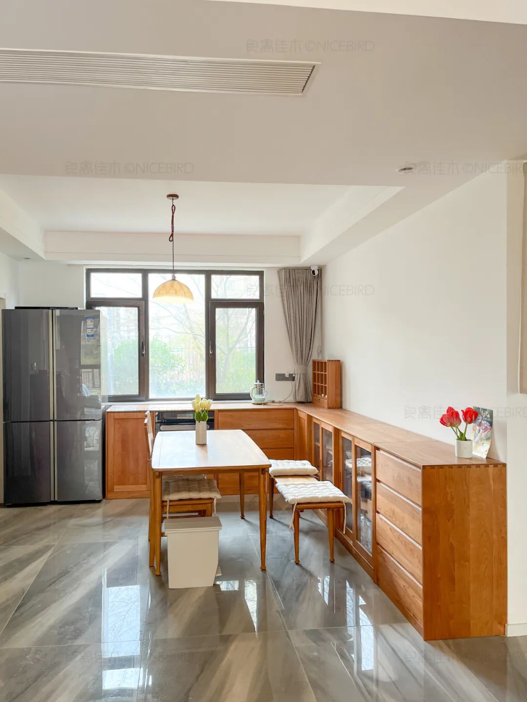 山东又上一分！烟台业主新古典风格客餐厅，樱桃木真的很温润