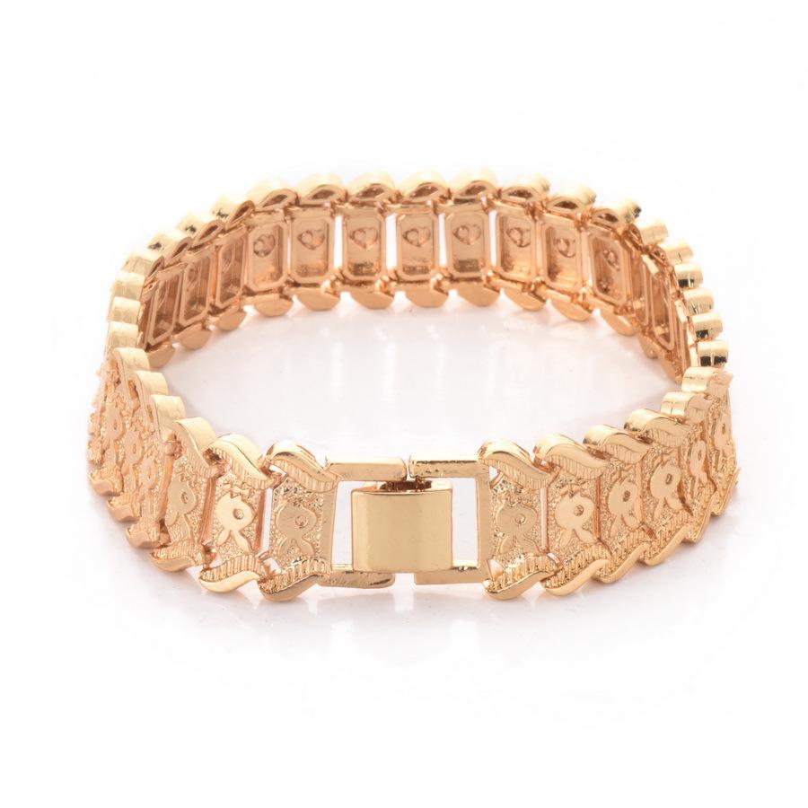 男子捡六十九枚金戒指,村民捡到67枚金戒指