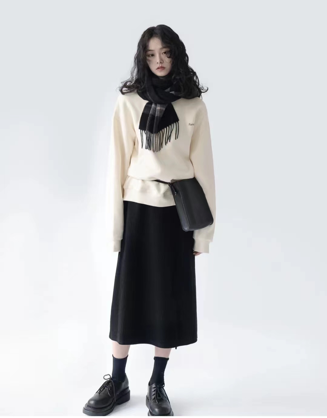 宽松版卫衣搭直筒宽松休闲裤,宽松卫衣怎么搭配裙子才好看