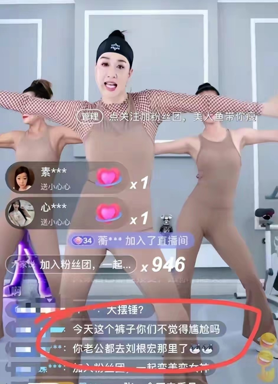 钟丽缇直播健身穿深蓝色健身衣,钟丽缇直播健身穿蓝色健身衣