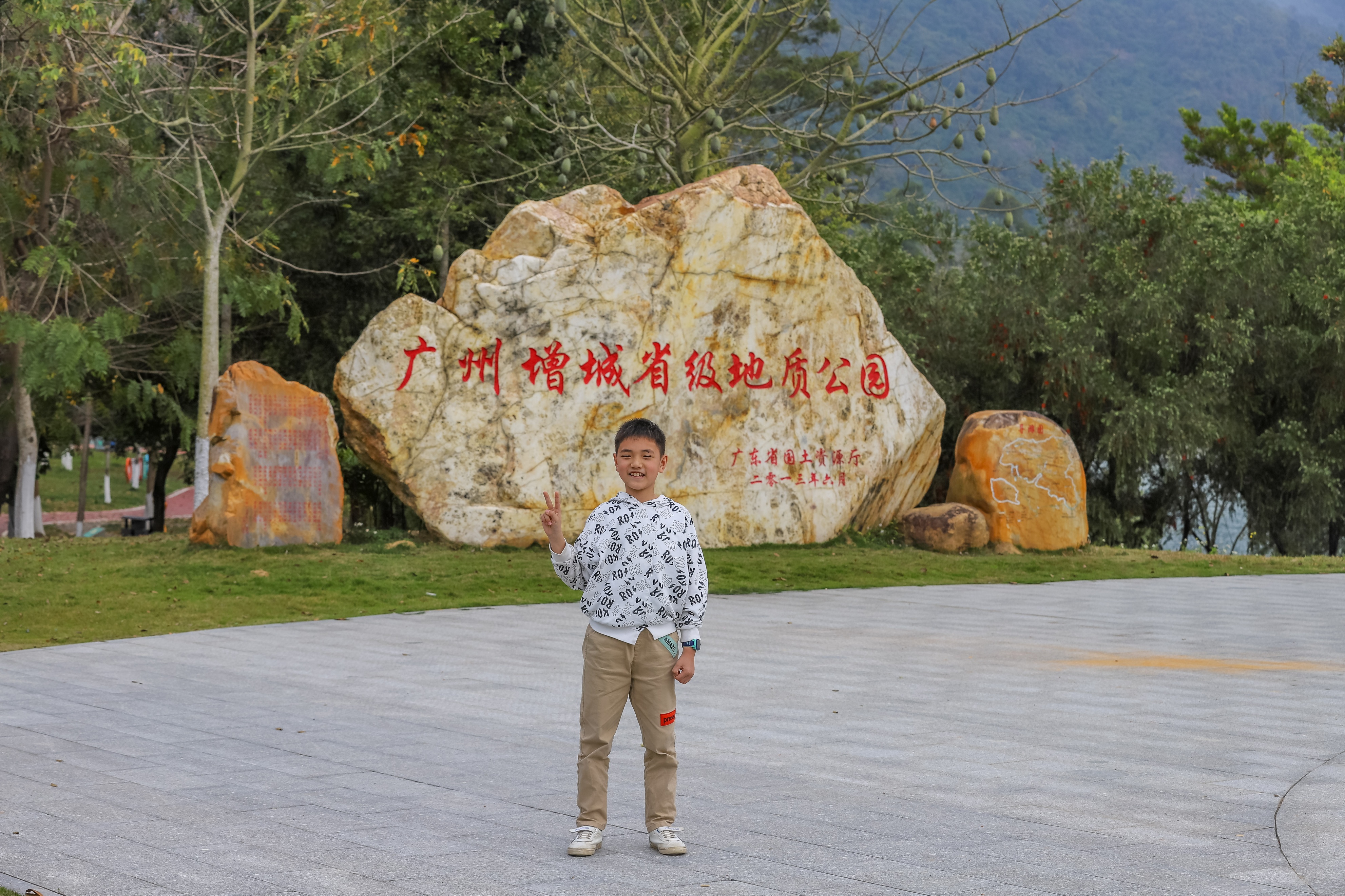 距离九寨沟不远的景点,距广州一千公里的地方