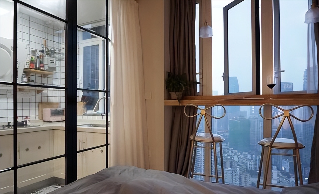 51㎡小宅，硬在衣柜上空“隔出”次卧，朋友不解！完工都夸太机智