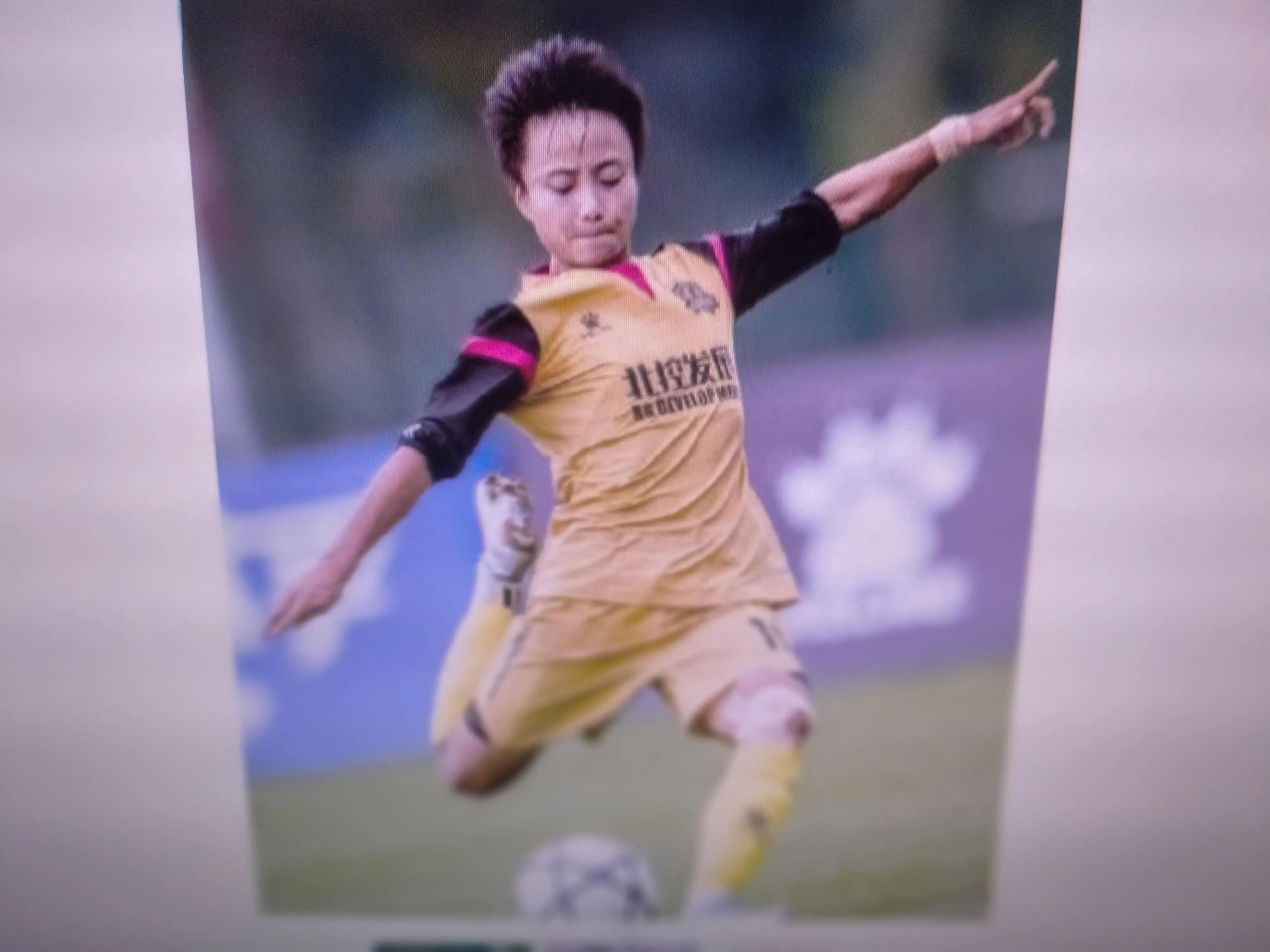 中国女足张琳艳恒大足校过人,中国女足张琳艳头球慢放