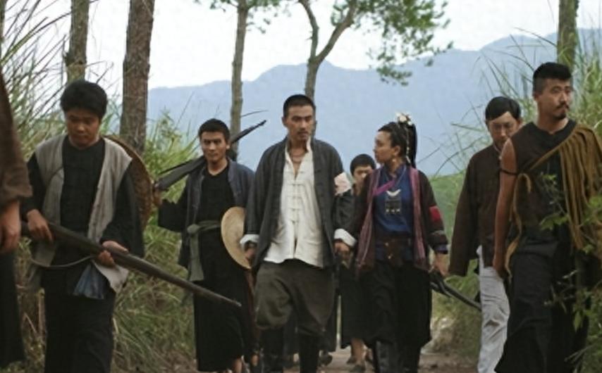 广西一犯人被枪决,广西一罪犯被押往刑场枪决