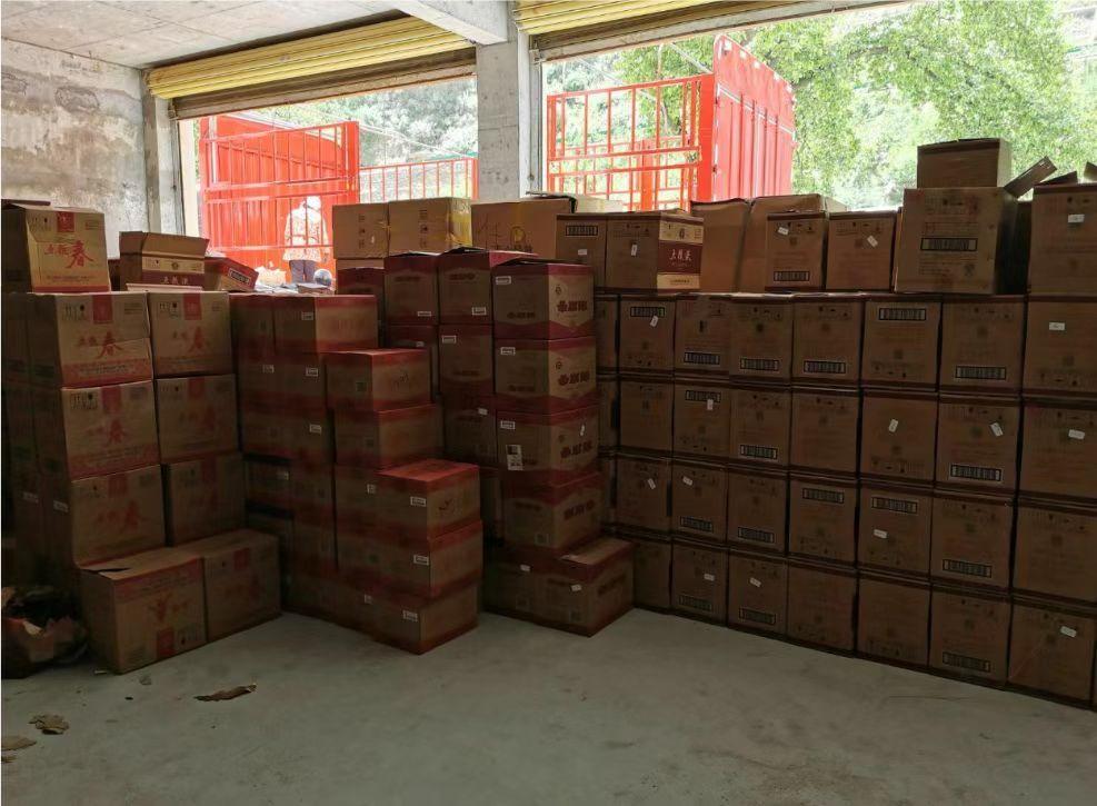 民警顺藤摸瓜捣毁制假窝点,警方抓捕顺藤摸瓜