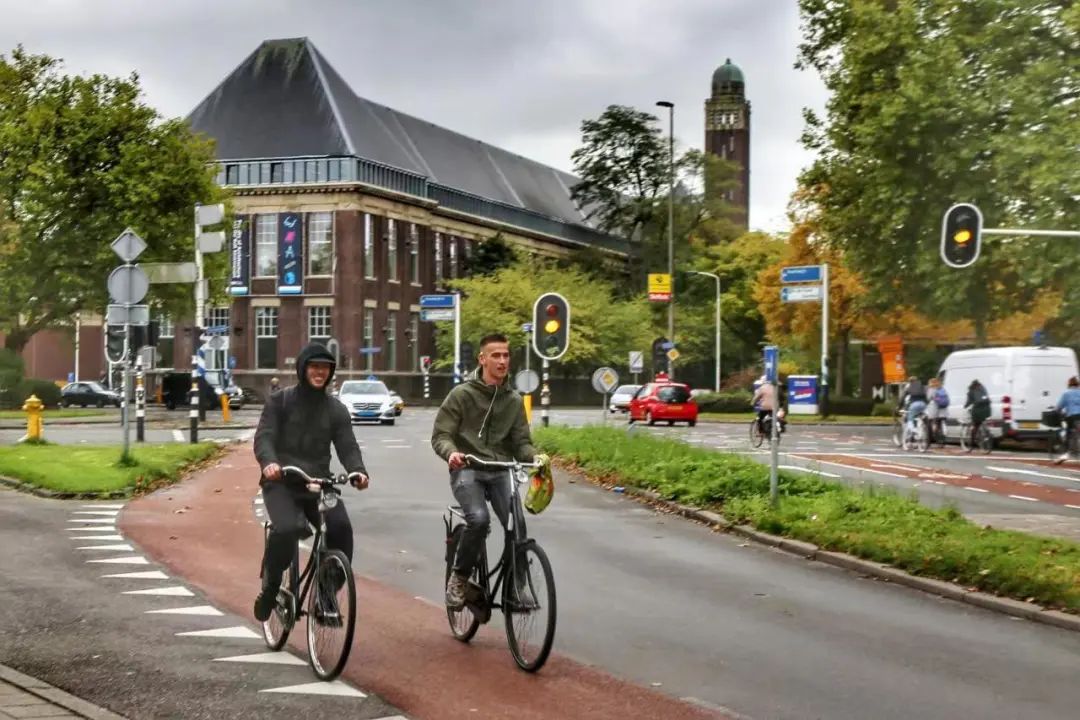 骑行荷兰人,骑自行车旅游达人