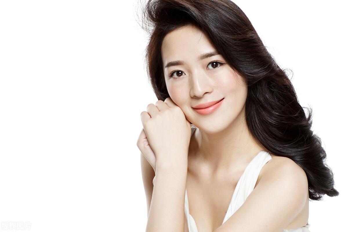 不挑脸型的十款刘海发型,发型推荐女中长法式