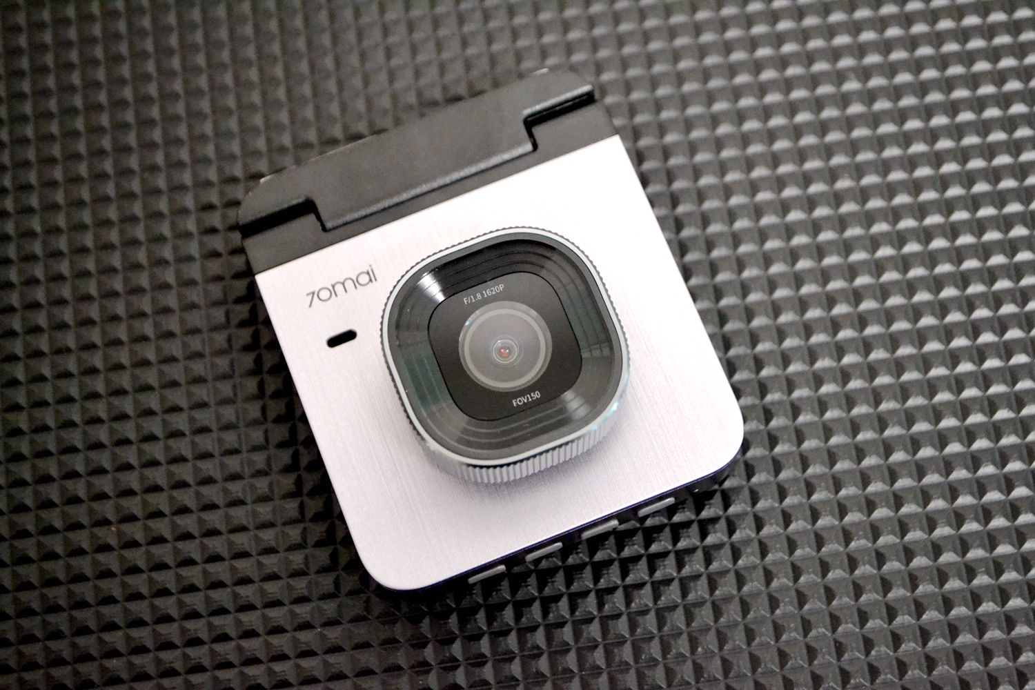 出乎意料！原来行车记录仪一直都装错了，老司机安装70迈聊聊真相