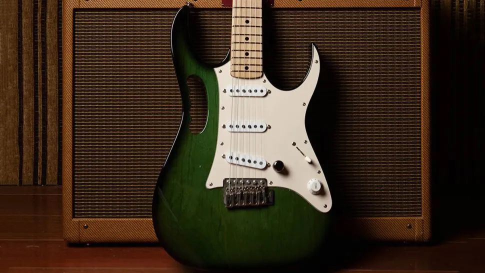 吉他大师stevevai弹海阔天空,吉他大师stevevai弹吉他特点