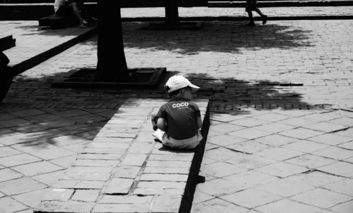 男子酒后侵害过路女子,男子性侵继女被杀案