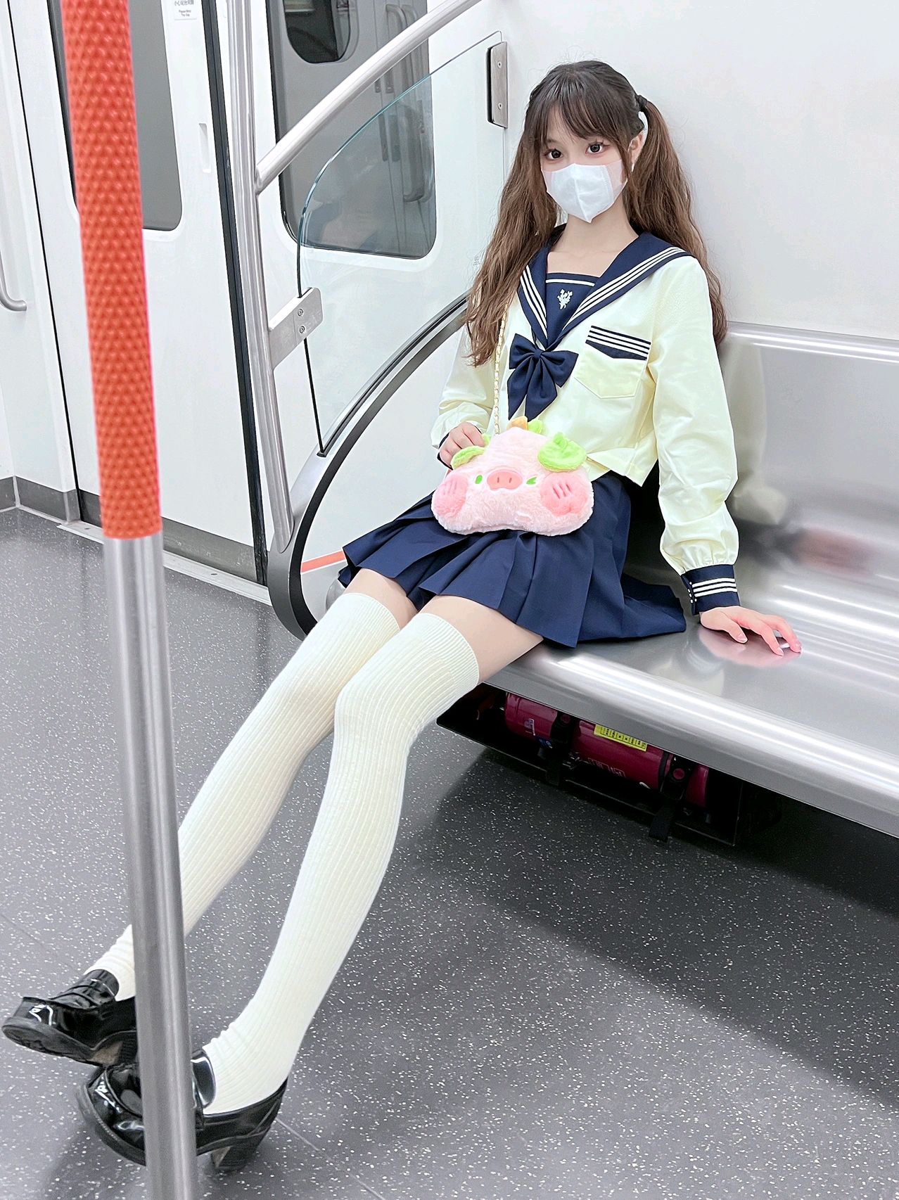 jk制服搭配什么颜色长筒袜,jk制服配白色长筒袜真的好看吗