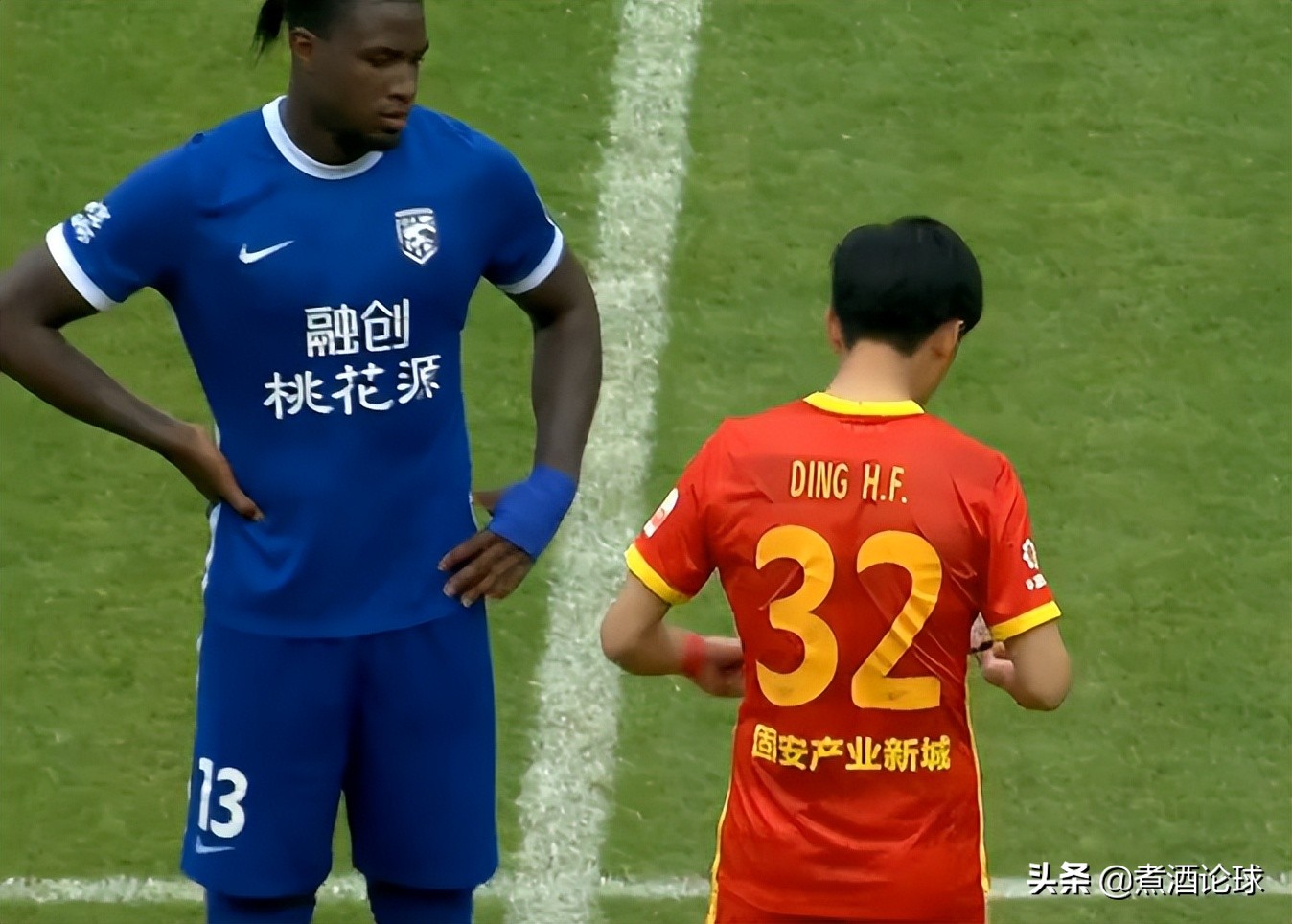 中超足球场上的搞笑瞬间,中超搞笑名场面拒和裁判握手