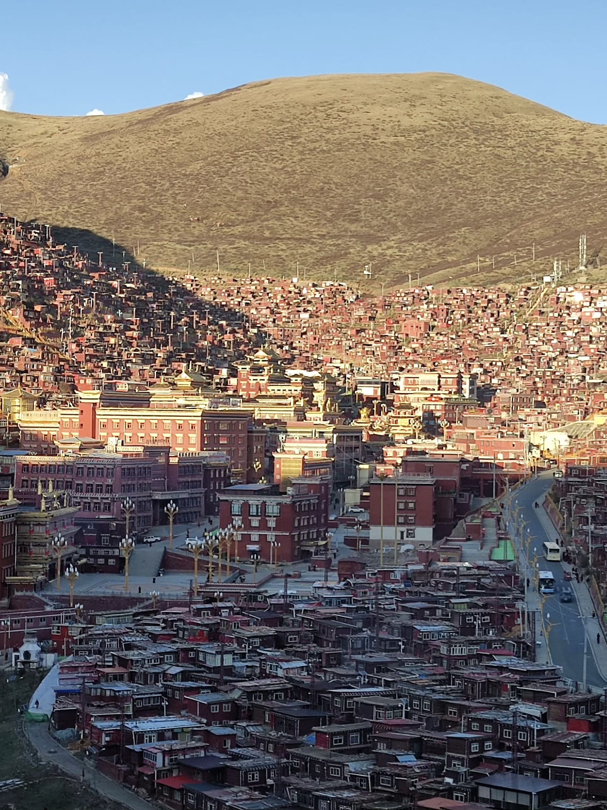 刚从重庆回来不知道讲的对不对,刚从西藏回来一点都不好玩