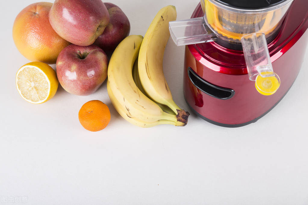 水果榨汁后都是糖水吗,水果榨汁有营养还是煮水喝更好