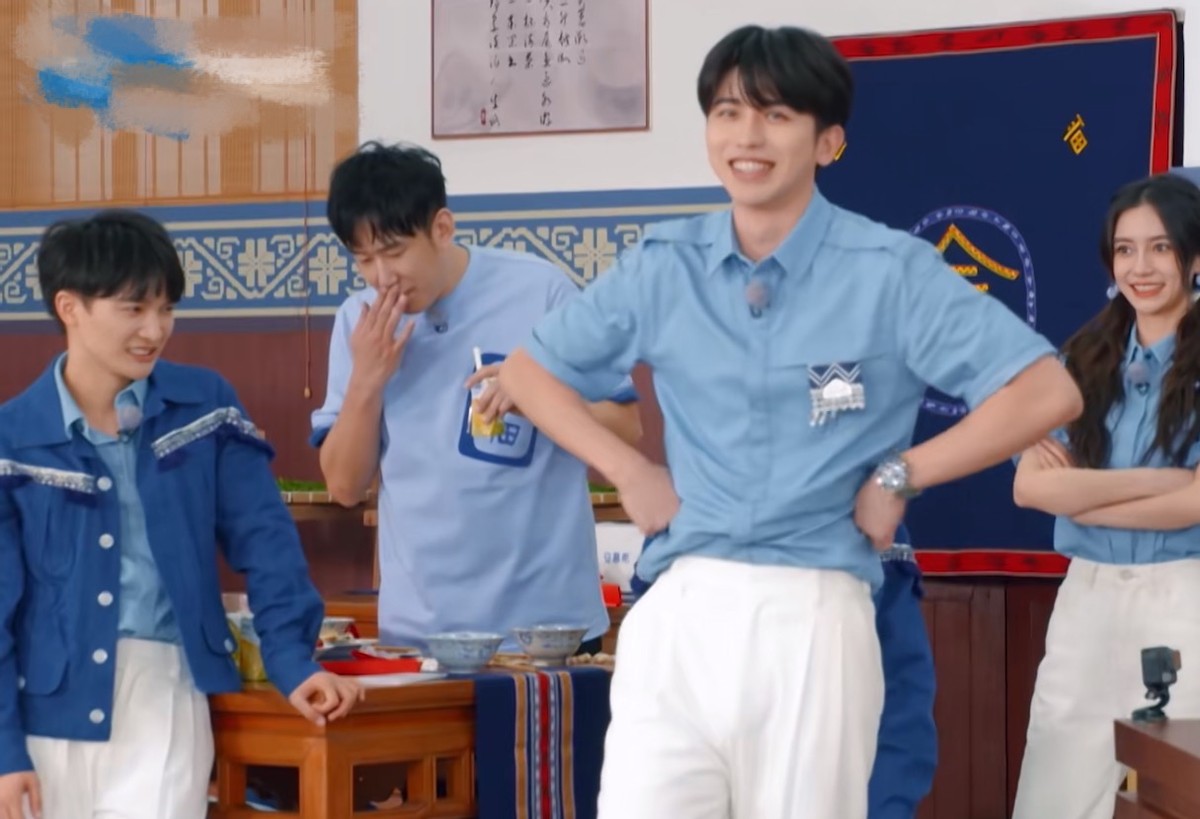 跑男生态篇这期撕名牌环节,跑男综艺游戏片段