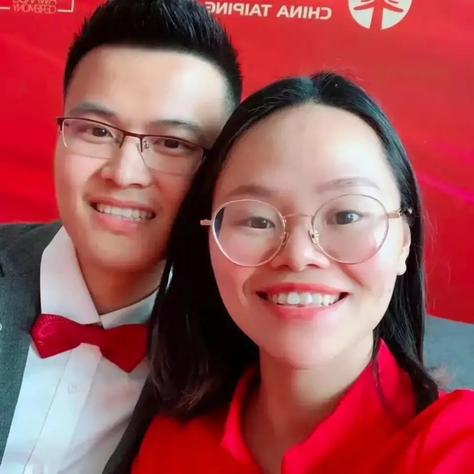 彩虹夫妇两场直播挣四个亿,彩虹夫妇揭秘直播收入