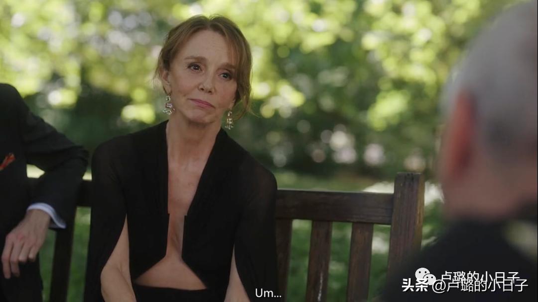 法国版小时代，狗*恋血**情刷新三观，女主的“法式”穿搭再次被吐槽