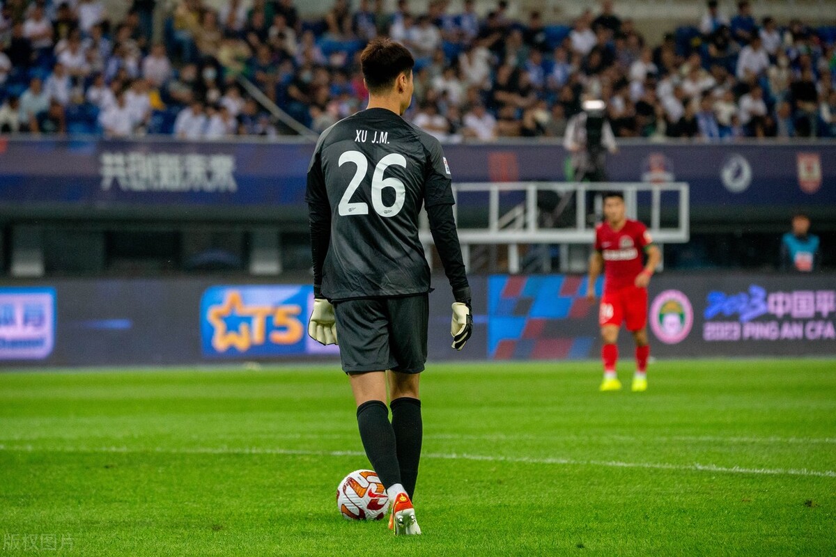 天津津门虎球员穿什么球鞋，于根伟又穿过哪些球鞋呢，看我来盘点