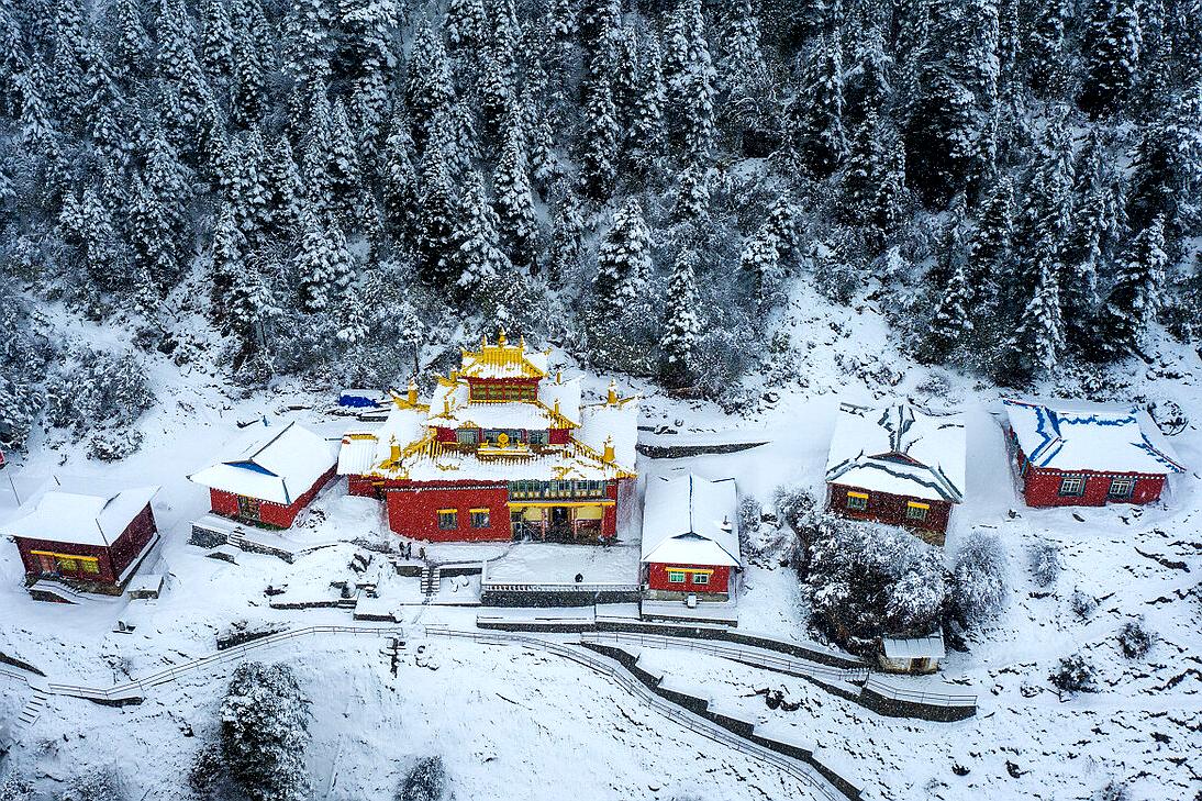 中国这俩颇具传奇的县均为极边之地，绝美风景都在去往县城的路上