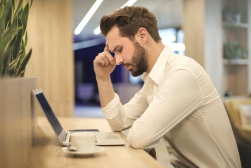 如何成为拼多多外包客服,拼多多客服遇到难缠的客户