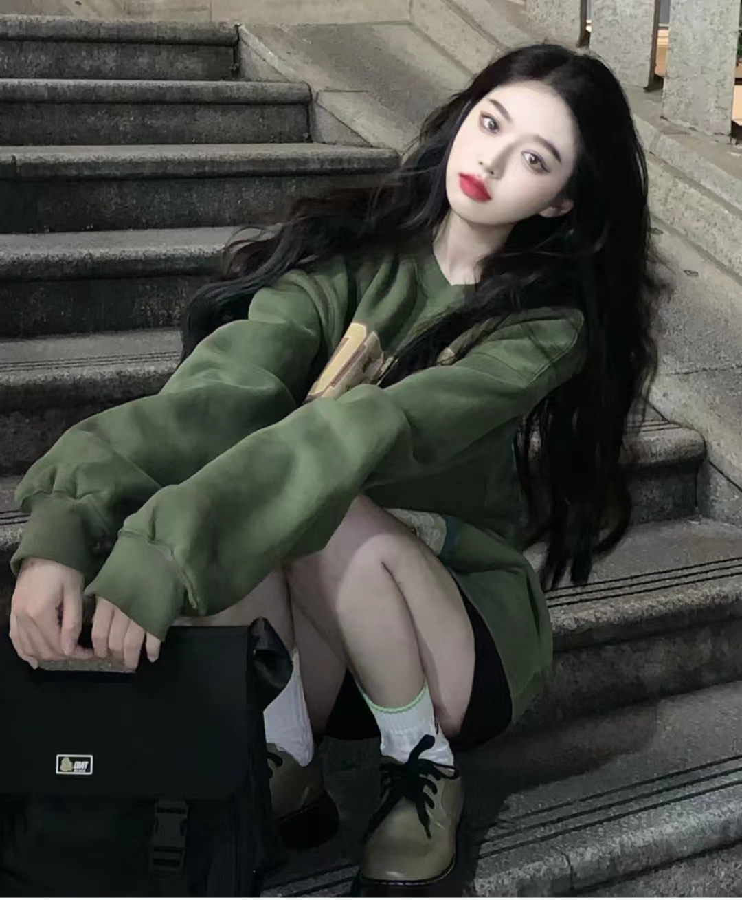 绿色衣服搭配什么颜色好看效果图,绿色最经典的三种颜色搭配