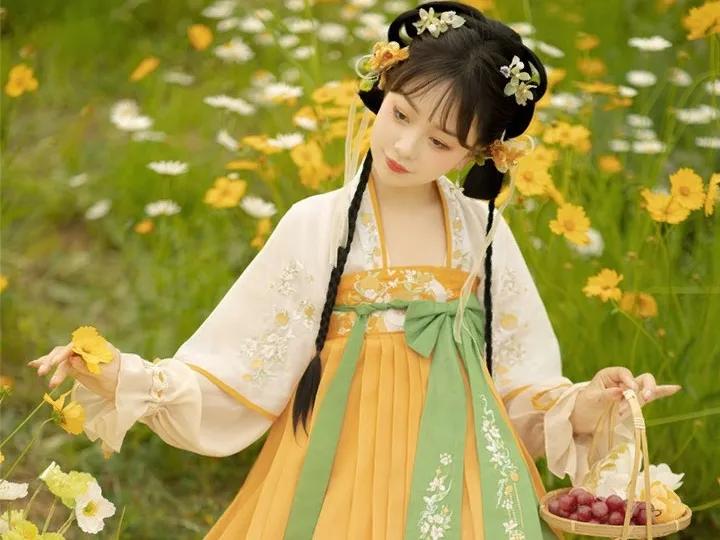 江堂堂穿到了被流放的路上好在有空间还藏着她意想不到的大惊喜