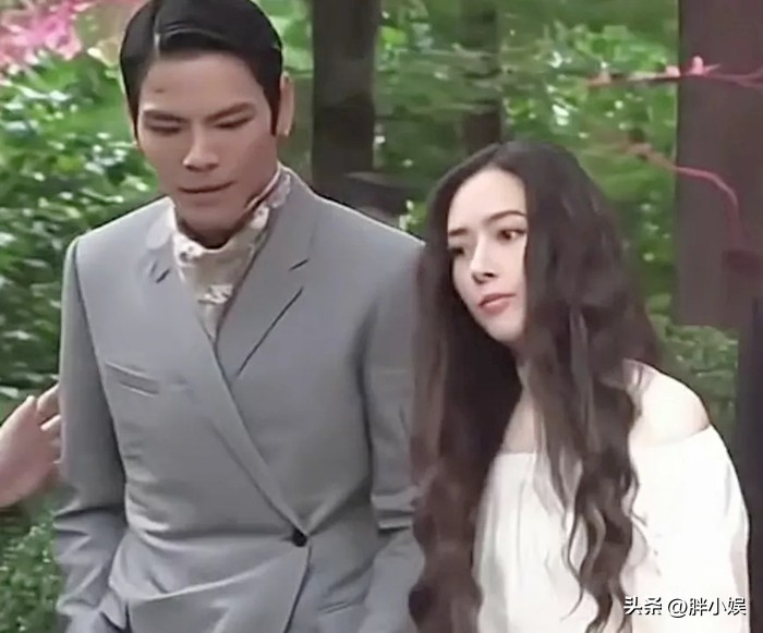 向佐郭碧婷最新消息和照片,向佐郭碧婷甜蜜依偎肤色差距明显