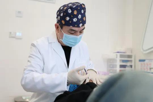 面颊凹陷适合打哪个玻尿酸,脸颊凹陷不饱满