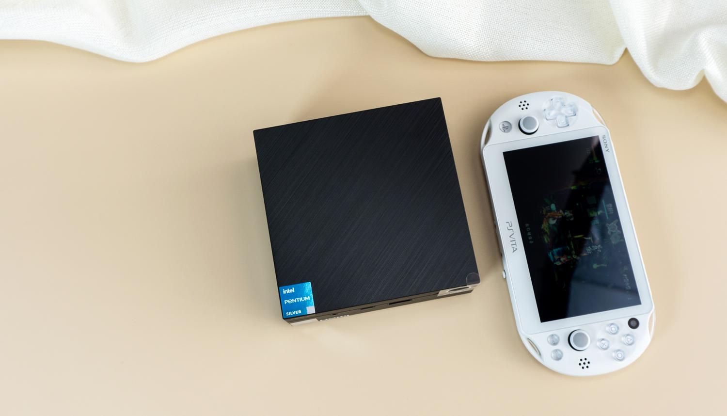 拥有MiniPC华硕PN41后，也就多了一台高清*放播**器+办公神器