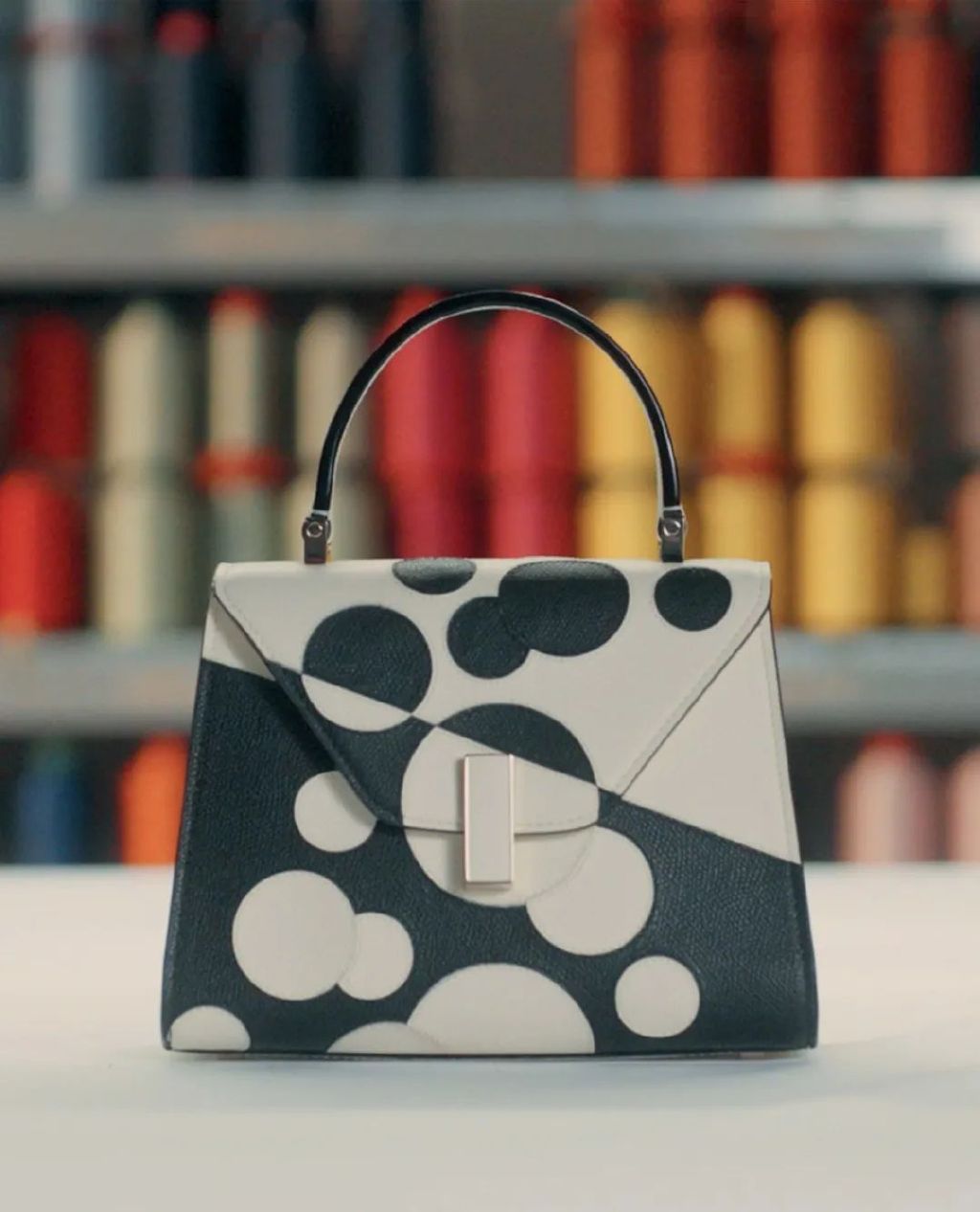 chanel哪些款式包包值得买,chanel包包最值得买