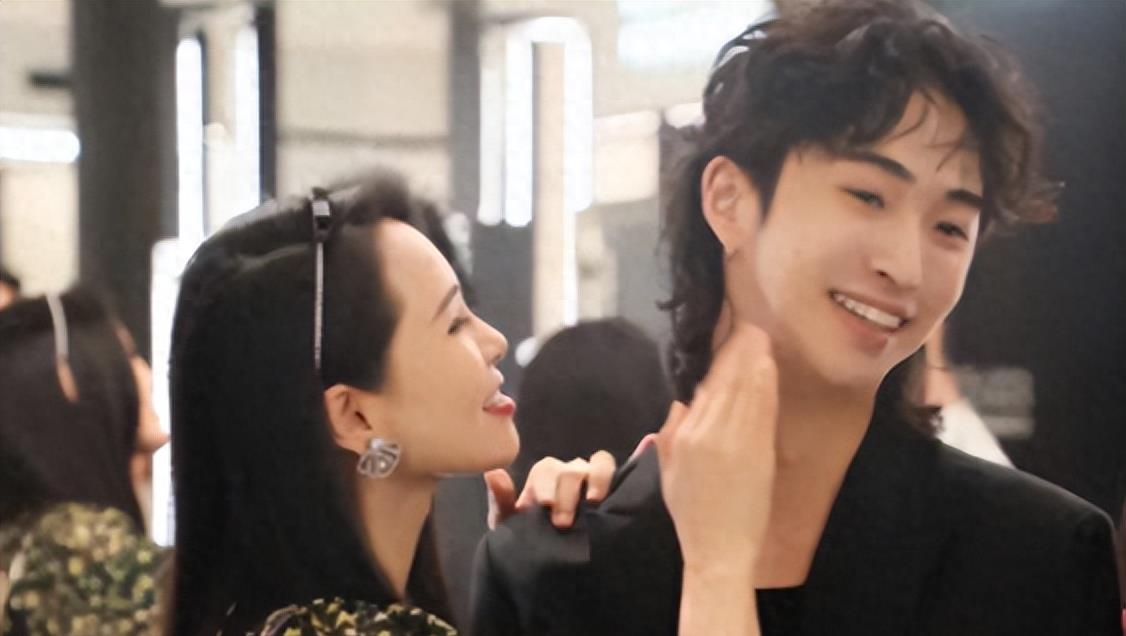 秀上围、露*裤底**，这4位“衣不蔽体”的星二代到底图什么？