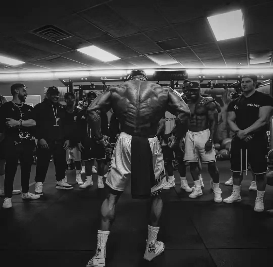 一周健身增肌训练计划,哑铃家庭一周训练计划