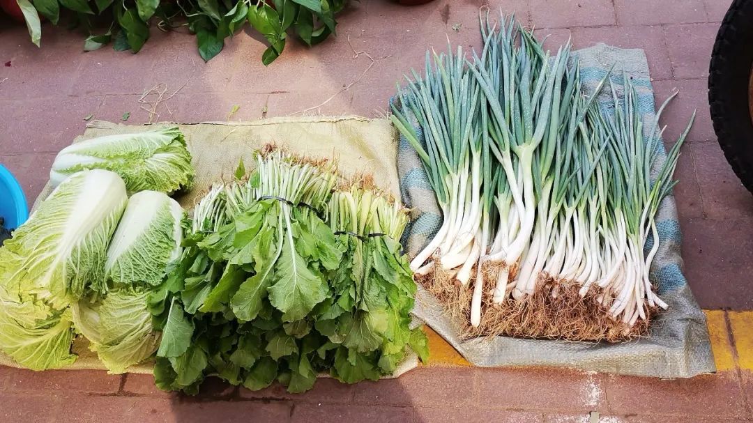 两串葡萄568元,街上叫卖20元一箱的葡萄