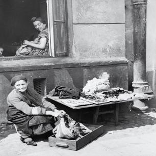 日军日记：*安妇慰**不服从管教，我很愤怒，用*刀刺**插入她的*体下**