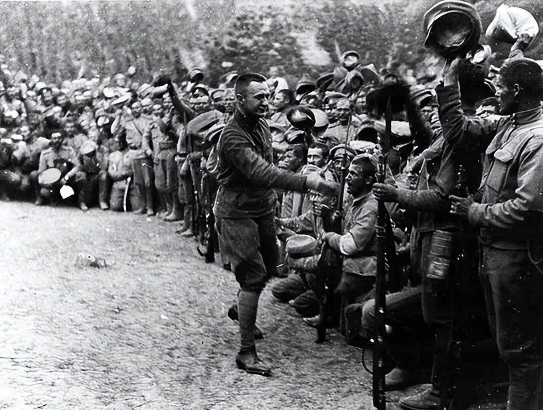 捷克曾有多辉煌？敢叫板希特勒，一枪没放惨遭瓦解