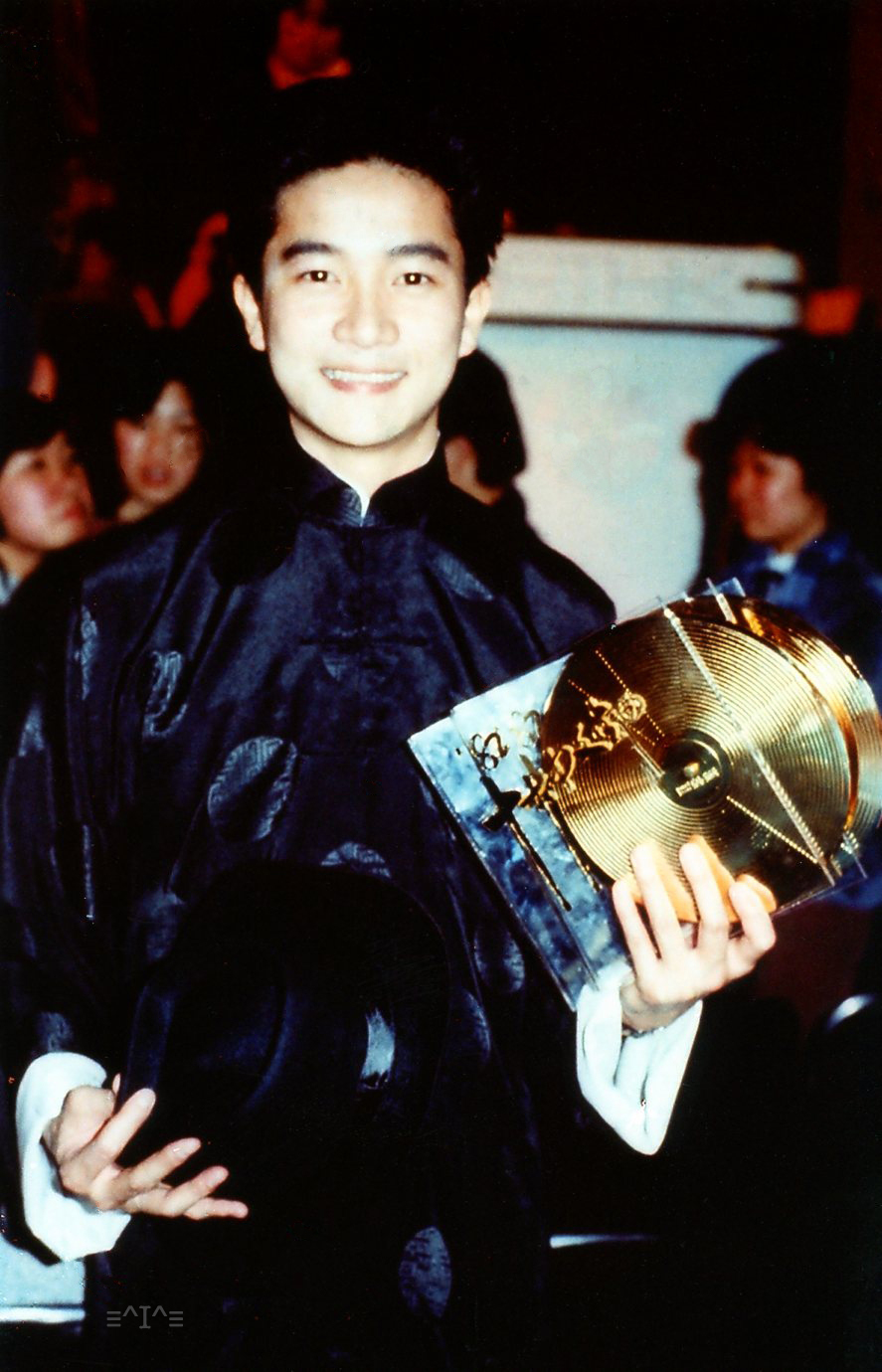 陈百强衣着品味帅到炸,陈百强时尚品味