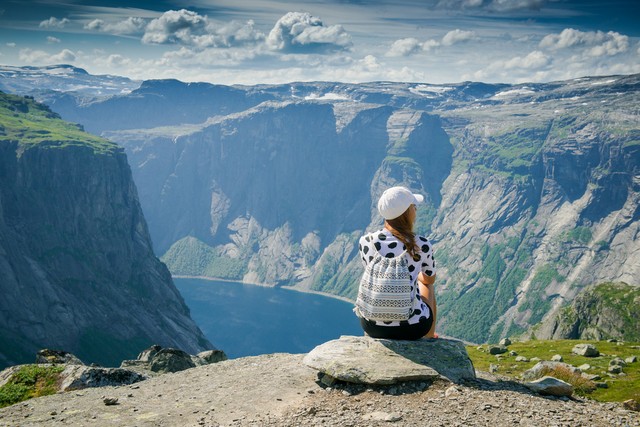 浜烘皯鏃ユ姤浠婃棩閲戝彞,浜烘皯鏃ユ姤姣忔棩閲戣█澶у叏