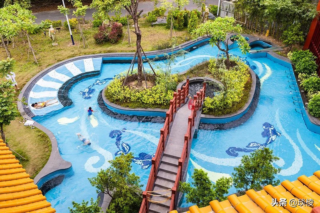 空中也能泡温泉?这个度假村,泡池层层叠叠,竟像梯田一样立体