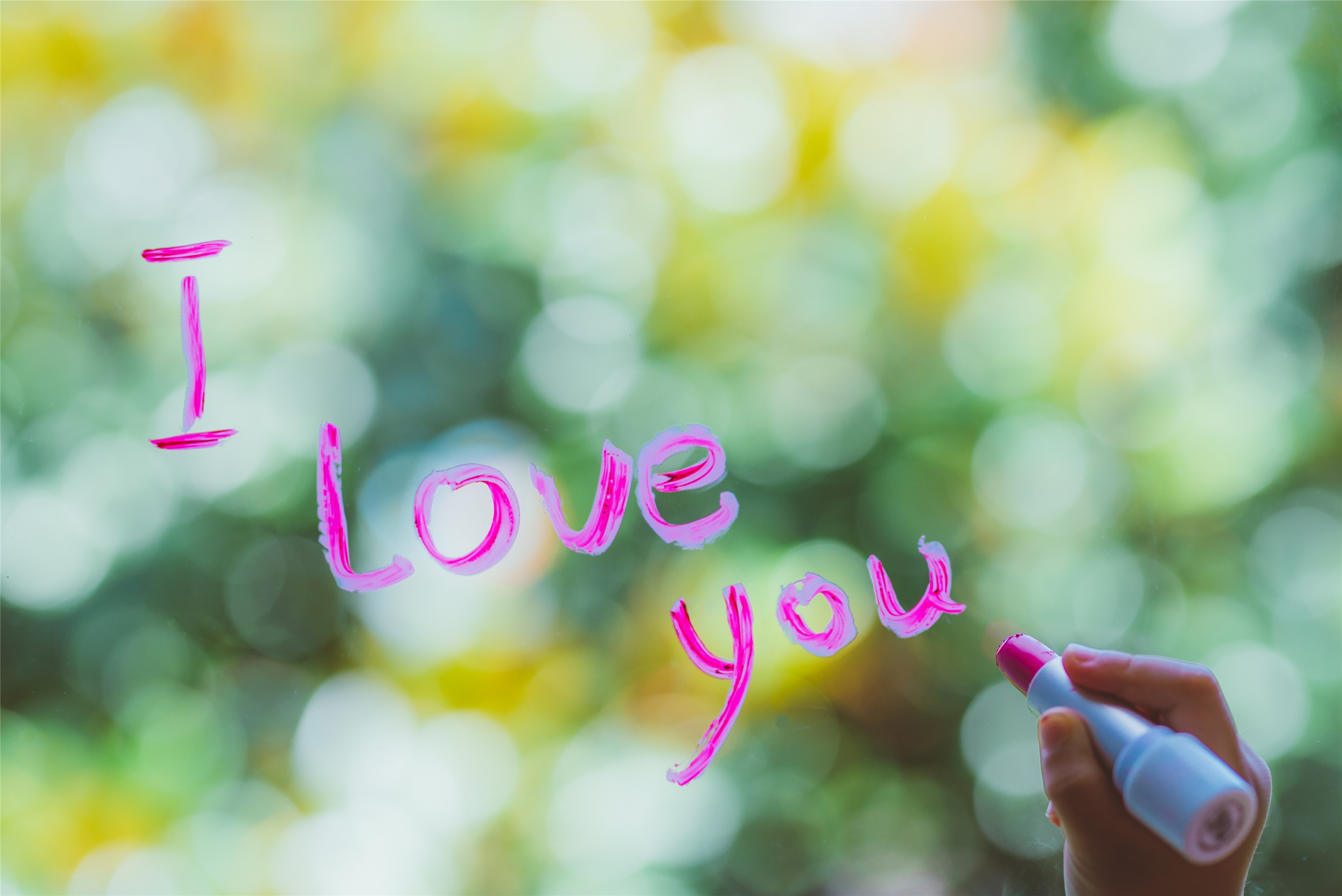 一个女人管不住男人,一个女人管不住自己男朋友