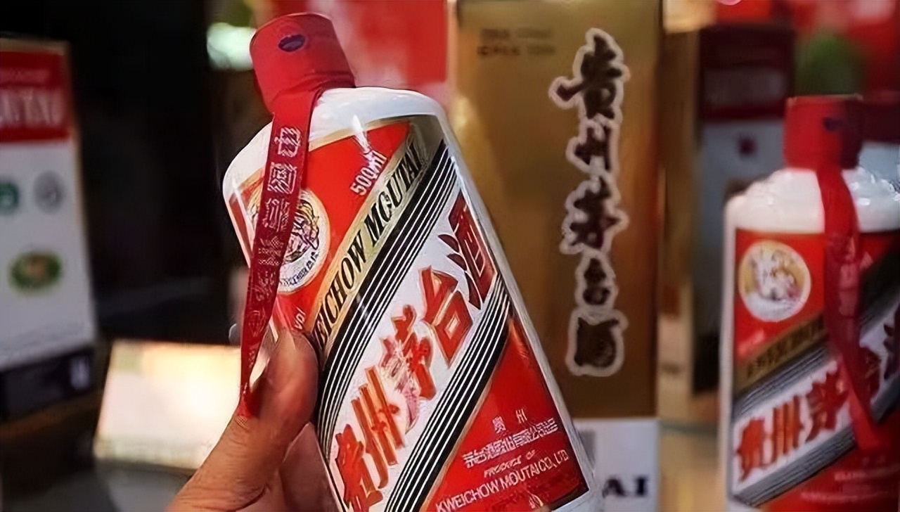 网友晒储备粮库,网友晒整箱五粮液