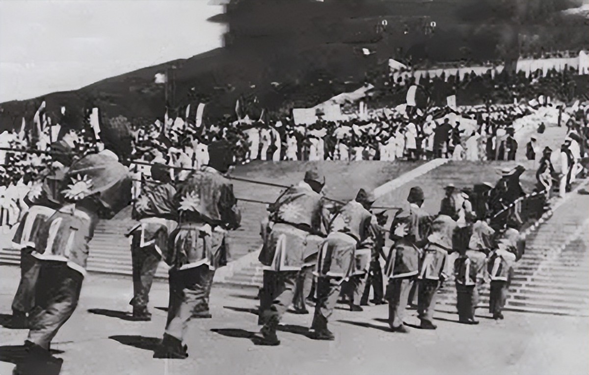 权力与法统——中山先生的“国葬”与“*党**葬”