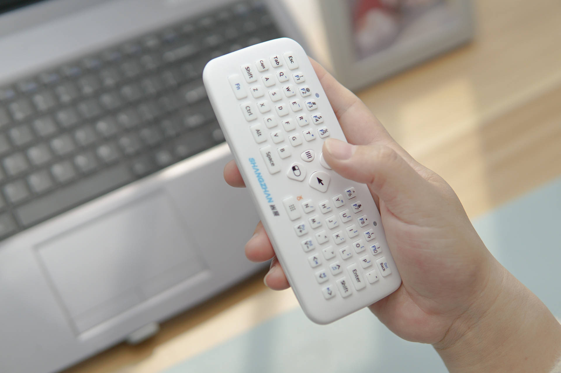 电脑多功能投影键盘,空中键鼠控制电脑电视