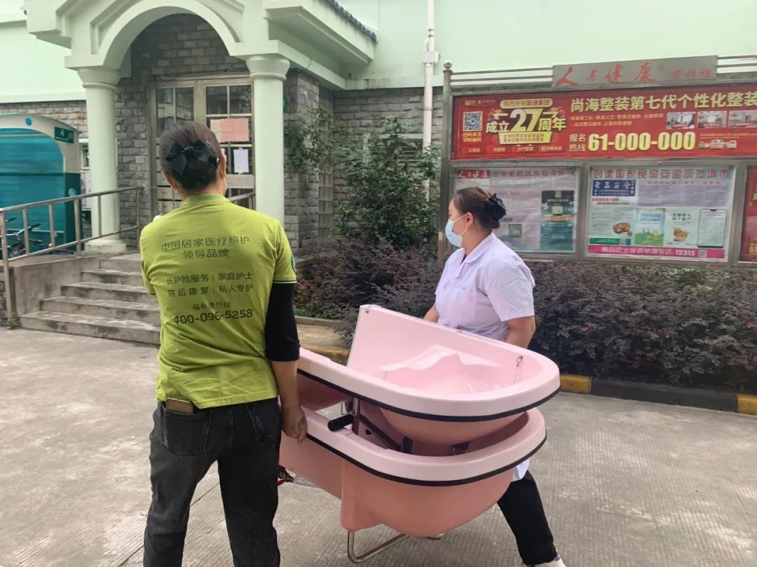 为老人洗澡：499一次，有人11年没洗，有的长疮，用洗澡恢复尊严