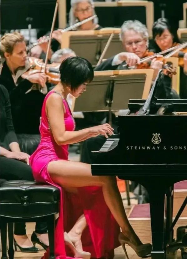 郎朗同门师妹奏钢琴,郎朗师妹蜜蜂飞舞钢琴完整版