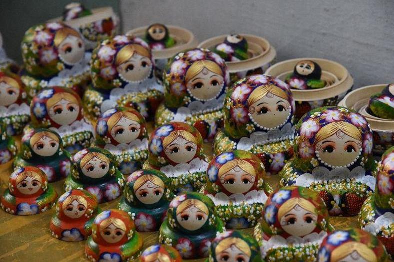 你在俄罗斯买的特产套娃，90%产自这个东北小镇