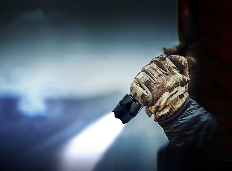 军用强光手电筒的特点,警用战术手电筒推荐