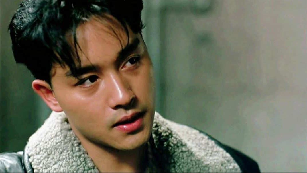 张国荣：被继母淋尿，原生家庭让他苦不堪言，46岁跳楼全身是伤