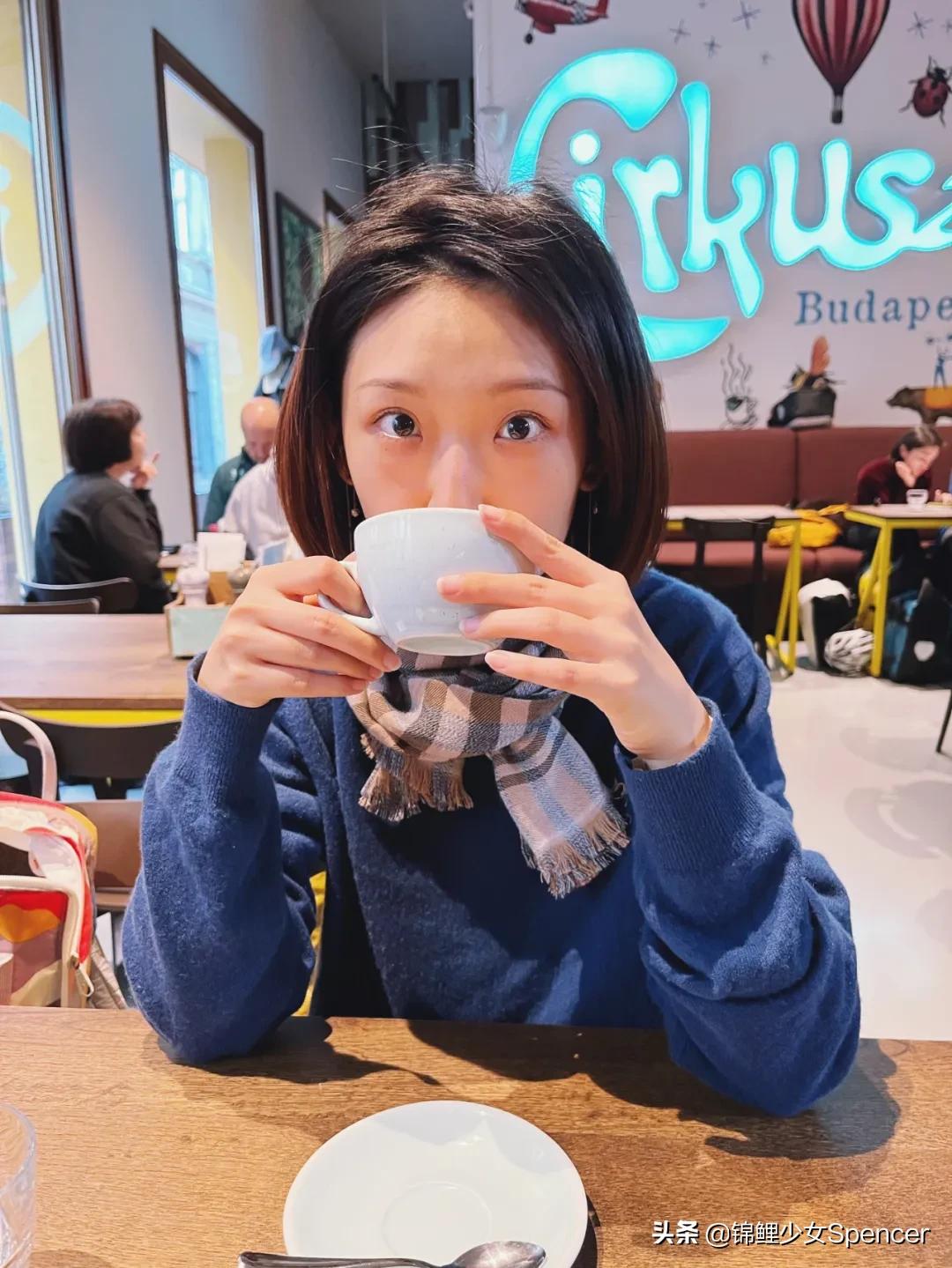 我在布达佩斯，收集了很多秋天送给你