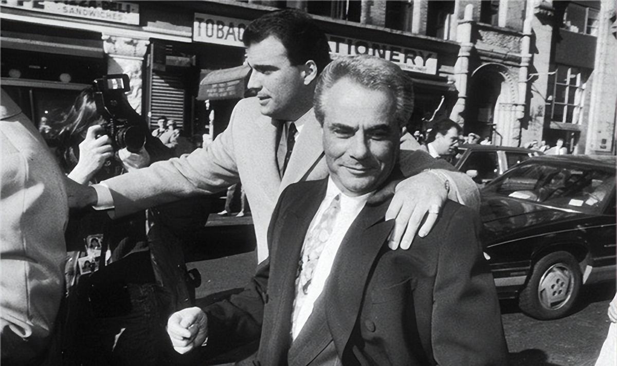 为什么香港有那么多黑帮？1997年香港回归，黑帮到底去哪了？